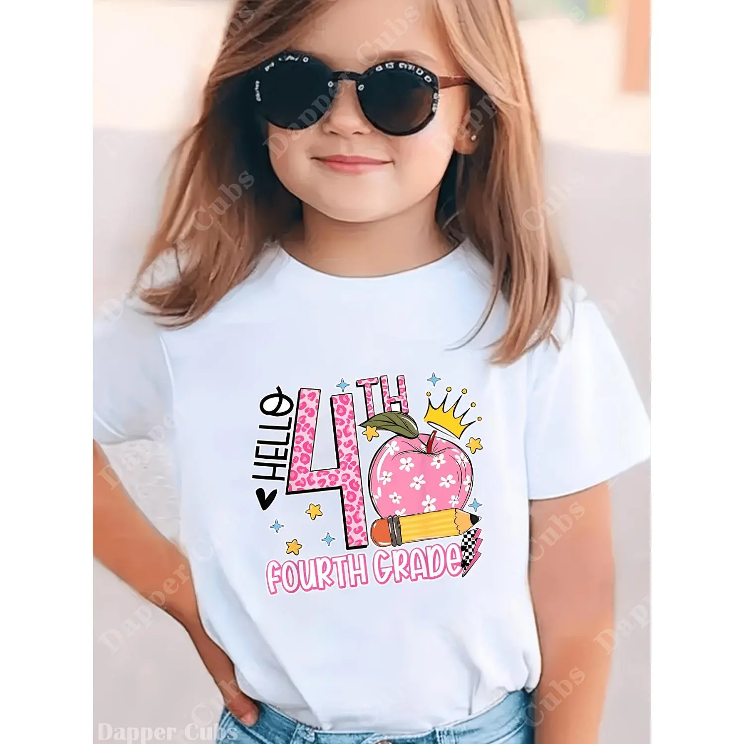 Hello 4Th Grade Back to School Teacher Pink Leopard Print T-Shirt for Boys And Girls - Casual Crew Neck T-Shirt with "Hello 4Th Grade" Printed on It, Durable Summer Clothing, Perfect Gift for Children, Suitable for All Seasons, Fun Design