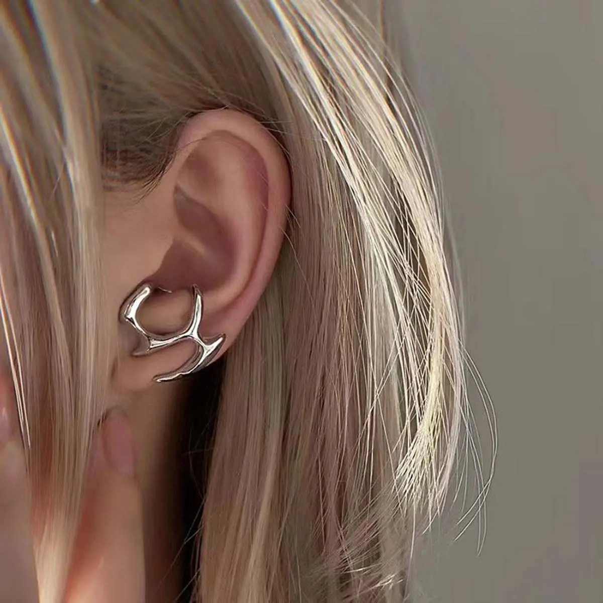 Small and exquisite daily unique irregular liquid earrings casual simple niche girls accessories