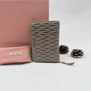 Pre-owned leather Mini Bags MIUMIU C18673023420 0221 T1 Chloe