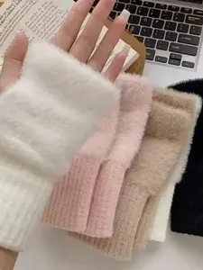 Leaky Finger Casual Women's Gloves for Everyday Wear, Fitted Design for Dexterity & Comfort, Perfect for Fall & Winter, Fingerless