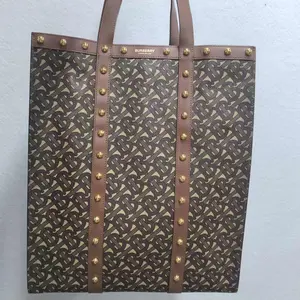 Pre-owned BURBERRY Brown Studded Bucket Tote（SZ 63606）