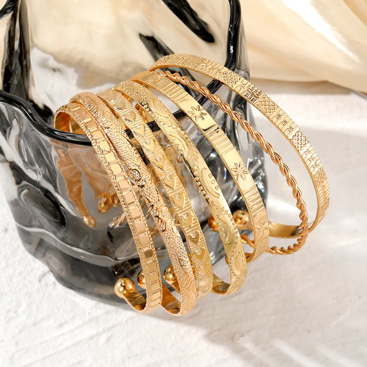 Women's 7-piece bracelet set, multi-layered stackable cuff bracelets set, fashionable and simple bracelets, Christmas gifts for women