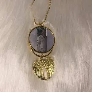 Personalized Car Pendant Keychain with Gold Angel Wings and Custom Photo Charm for Unique Gift