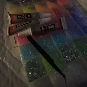 40 Colors with 40000Pcs Jelly Rhinestones synthetic beads With Kit for Bedazzling 3mm Multicolor synthetic beads Resin Flatback beads for Art Bedazzler Kit for Crafting Book Shoes Nail Art