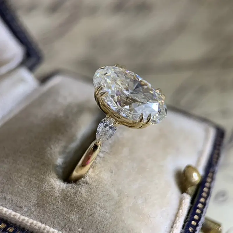 Women's Oval Zirconia Gemstone Engagement Ring - Elegant Statement Jewelry for Wedding, Proposal, Oval Shape, Female, Adults