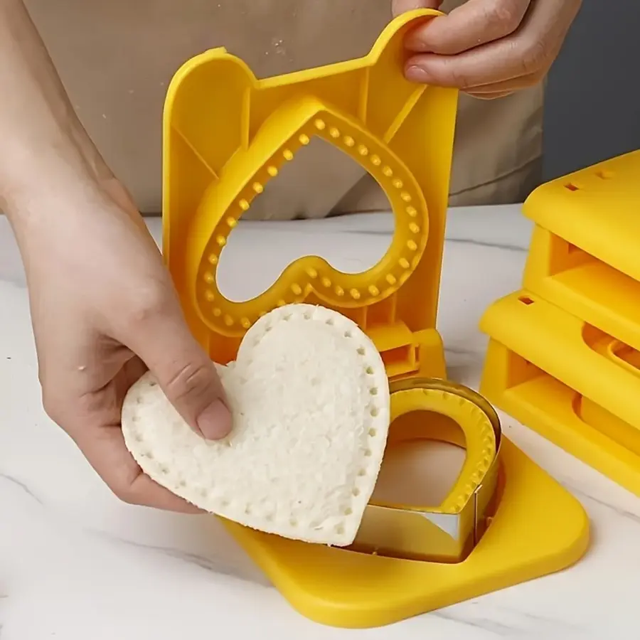 Square Sandwich Cutter and Sealer, Perfect Lunchbox Cutouts, Easy Meal Prep Tool, Fun Baking Kit for Kids and Families, 1 Piece Set, Bakeware, Baking Utensils, Baking Accessories