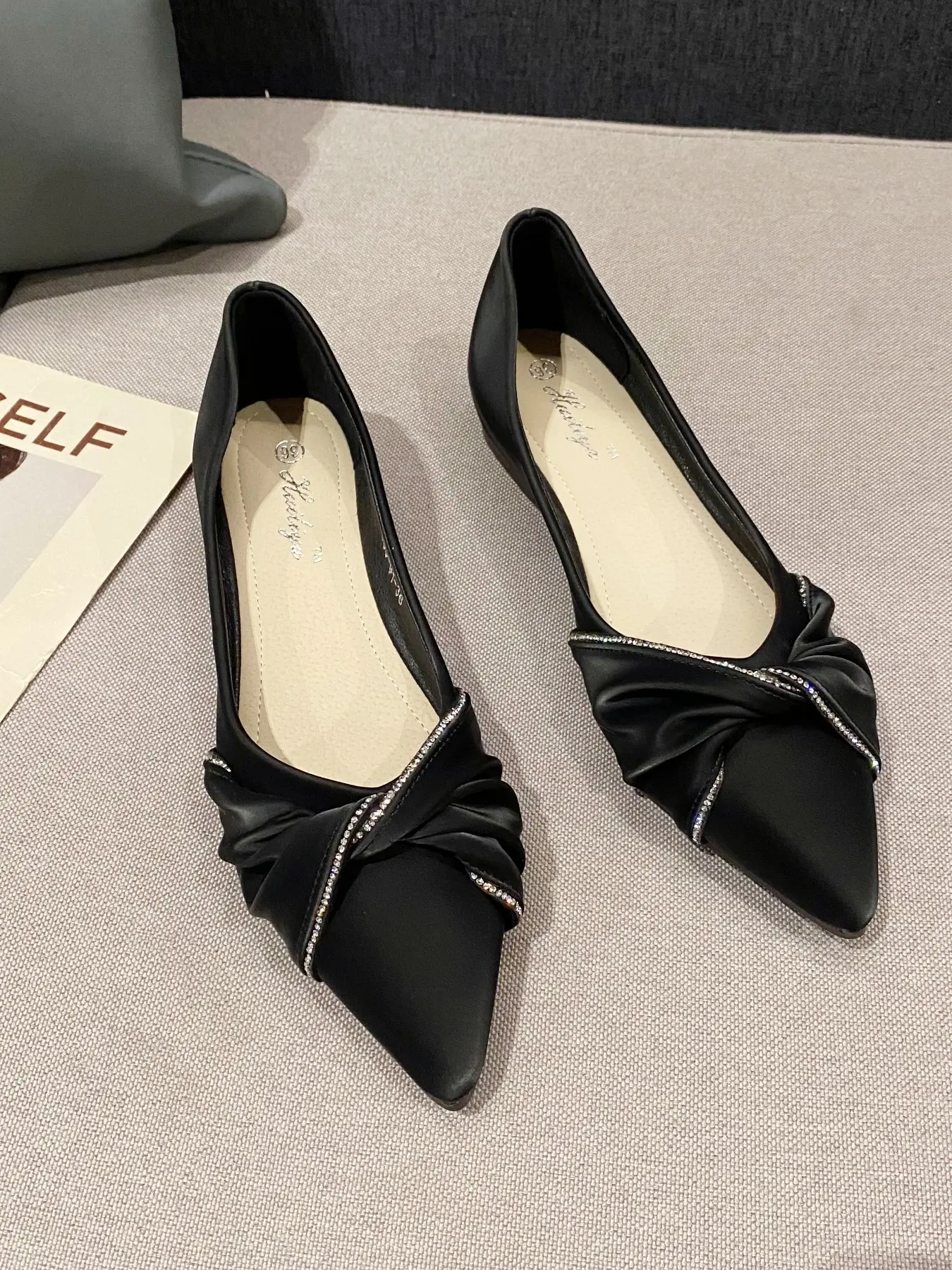 Women's Pointed Toe Flats, Plain Velvet Comfortable Shoes, Elegant Fashion Footwear for All Seasons, Slip On Flats, Perfect for Commuting & Weddings, Office Commuting Shoes, Commuter Shoes Work