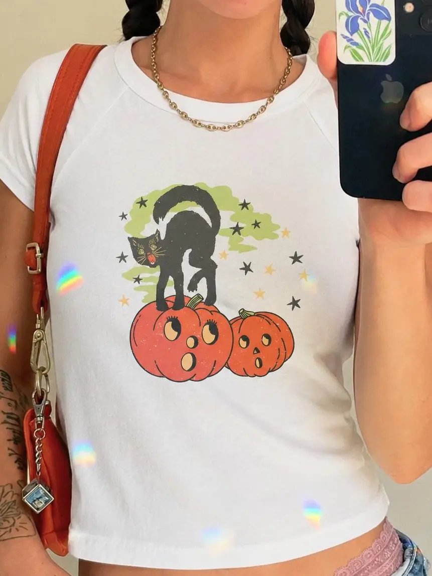 Women's 80s Vintage-Inspired Halloween Crew Neck Baby Tee - Whimsical Witchy Clothes, Cat Mom Pumpkin Theme Graphic Top for Fall Unisex Women's Clothes, Retro Look