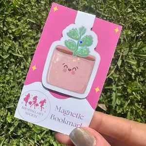 Plant Lover Bookmarks - Magnetic & Glossy Succulent-Themed Bookmarks Printed on Glossy Photo Paper with Holographic Laminate Overlay for Plant Moms and Bookworms