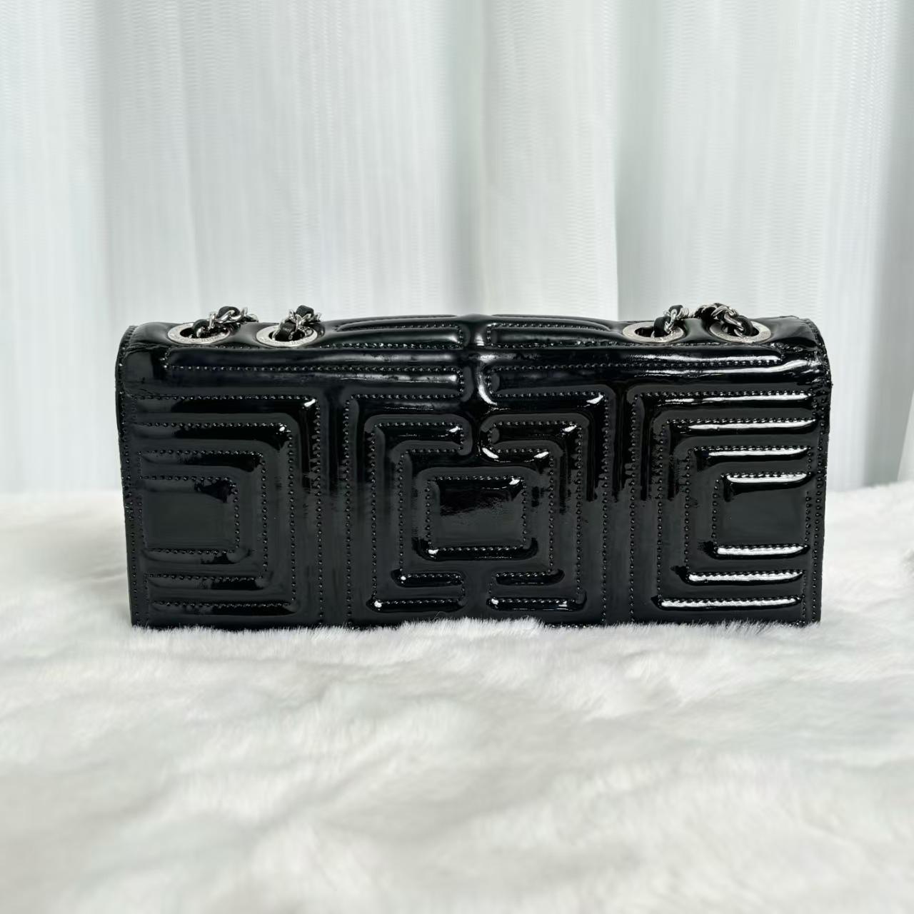 Pre-owned CHANEL Geometric CC Labyrinth Tote | Black Patent Leather with Silver Chain|21207574
