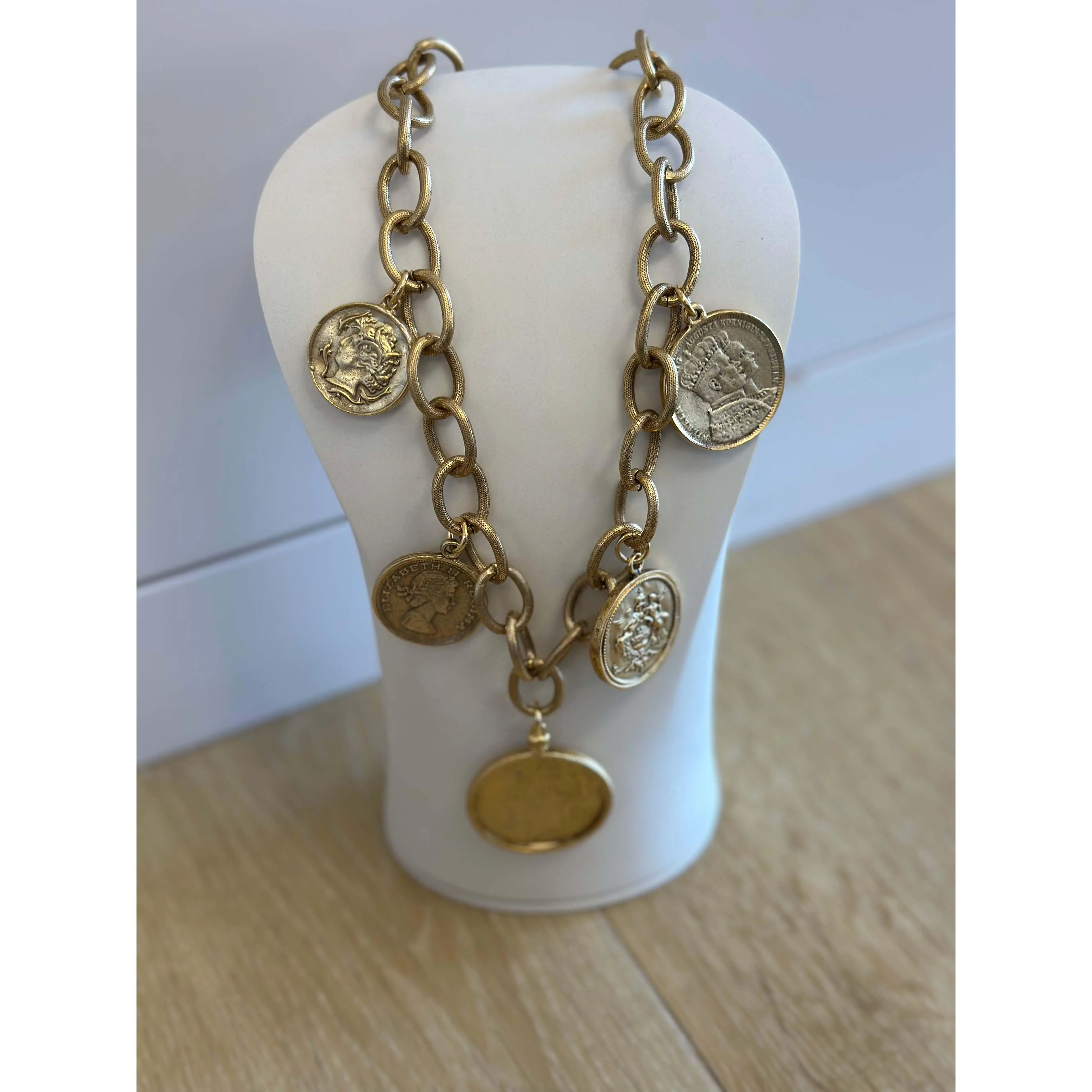 YI - Coin Medallion, Chucky Link Necklace