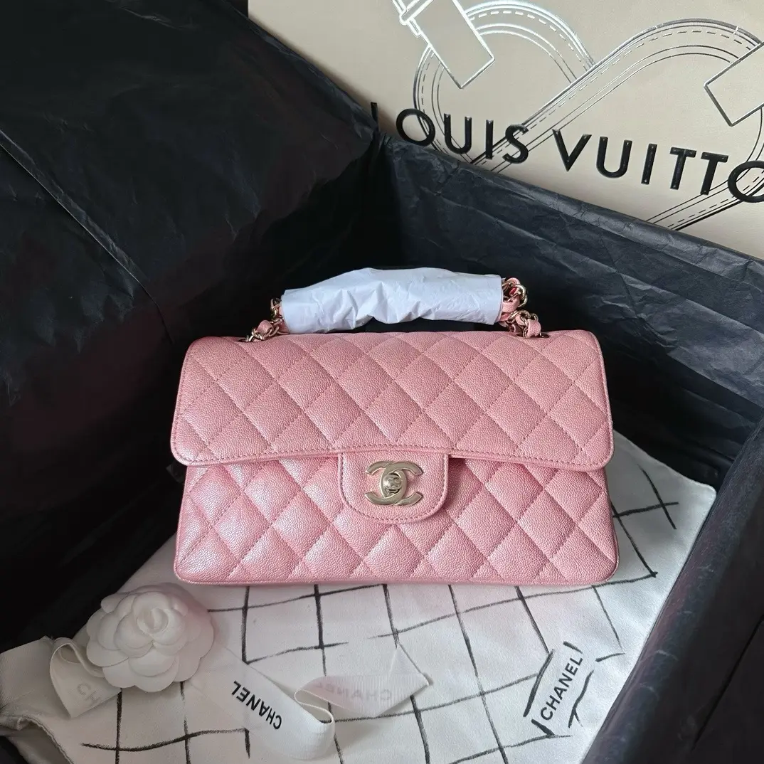Pre-owned CHANEL Classic Small Double Flap Iridescent Pink Caviar Gold Hardware SC201