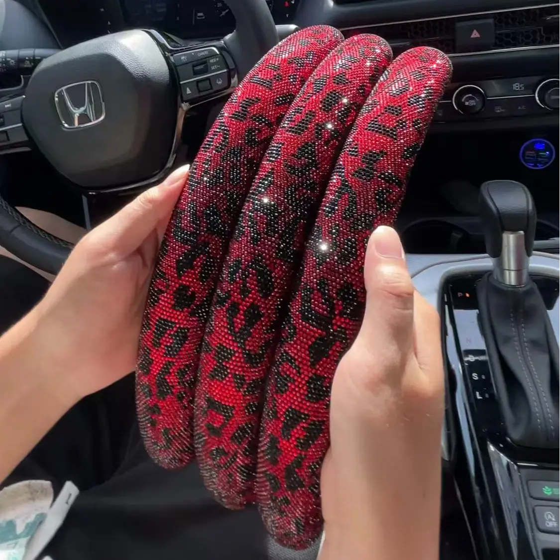 Women's 3-Pack Sparkly Rhinestone Leopard Steering Wheel Covers, Universal Fit for Sedans SUVs, Ultra-Thin Non-Slip Bling Diamond Auto Wraps, All-Season Comfortable Car Interior Accessories for Girls, Accessories For Car, Girl Car Accessories
