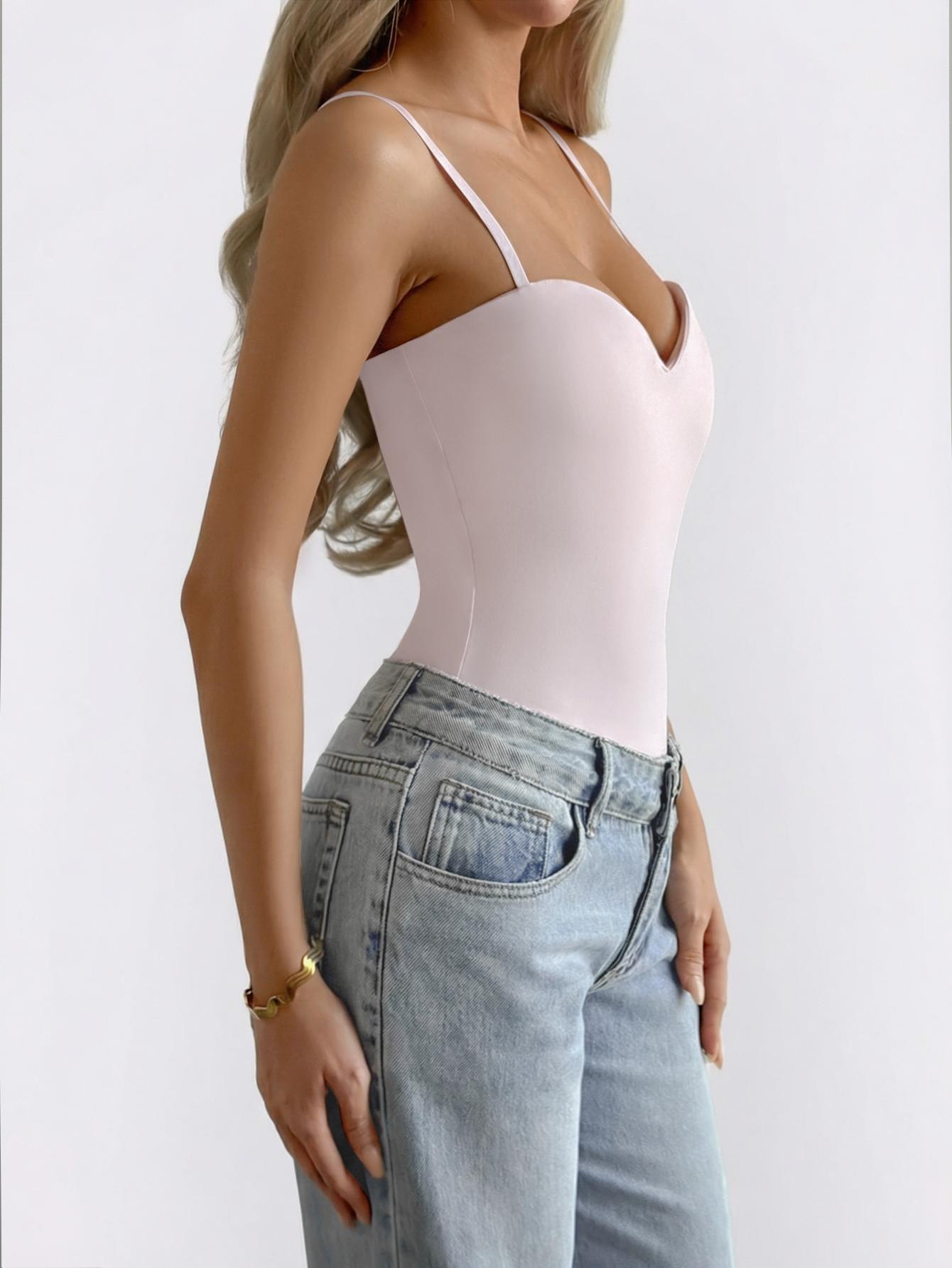 Women's solid color slim-fit sports camisole, sleeveless seamless yoga crop top, made of comfortable fabric, suitable for gym, cycling, running and daily wear, with adjustable thin straps, suitale for yoga, daily outerwear or layering.