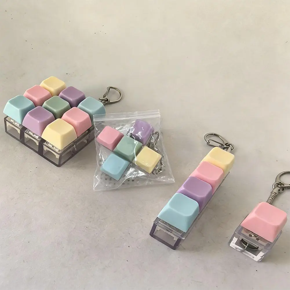Compact Portable Plastic Keyboard Fidget Toy Keychain - 1pc, 1/4/5/9-Button Mechanical Design, Unisex Stress Relief Fidgeting Toy for Teens & Adults (No LED Light), 1/4/5/9 Keys