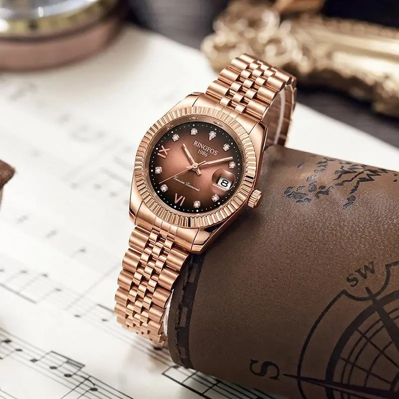 Elegant women’s quartz watch with a steel strap—fashionable for parties and a stylish accessory for everyday outfits; trendy and versatile design. Includes a gift box with fresh