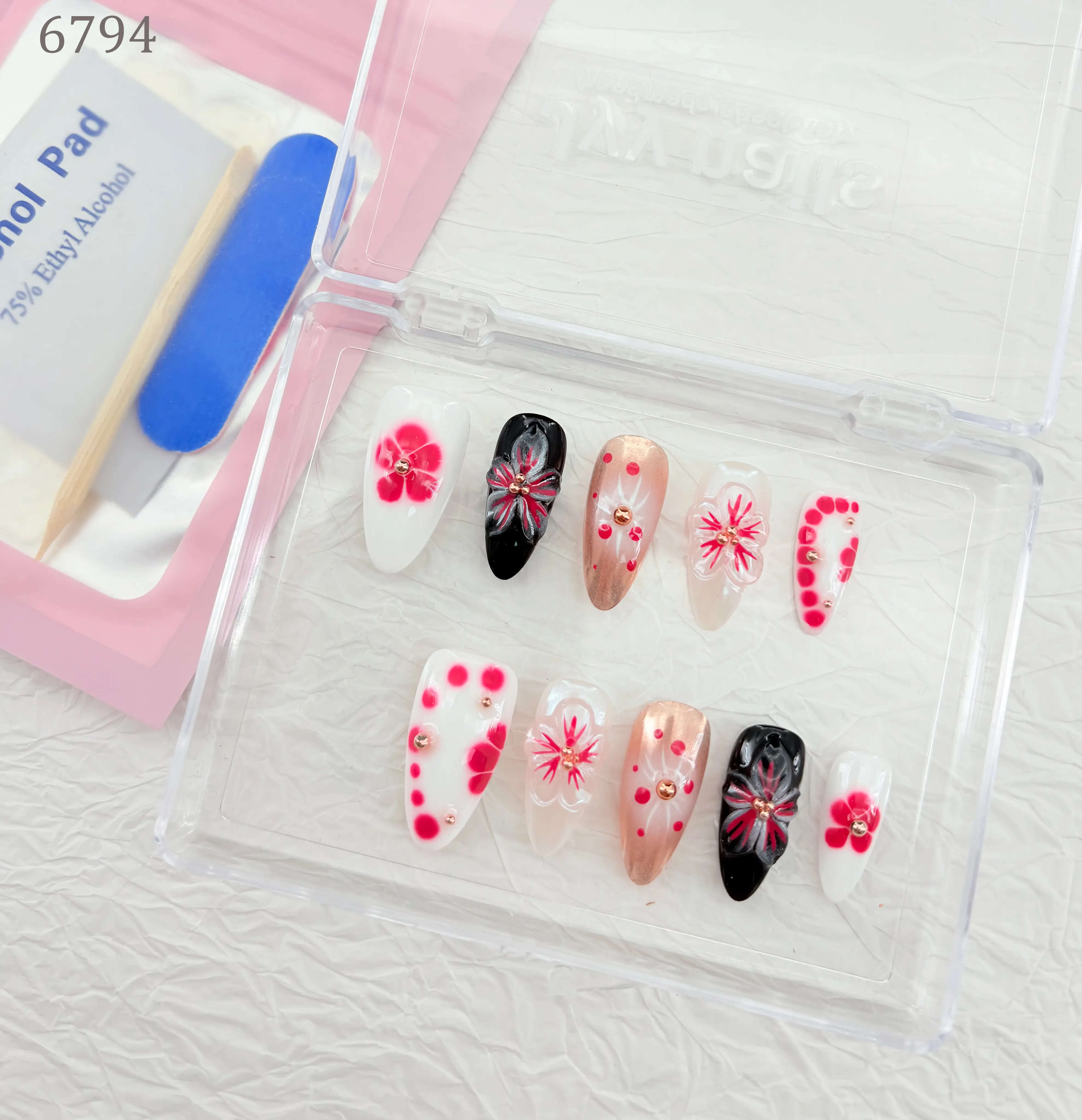 Vicky:Beautiful Handmade Nails Open InLive