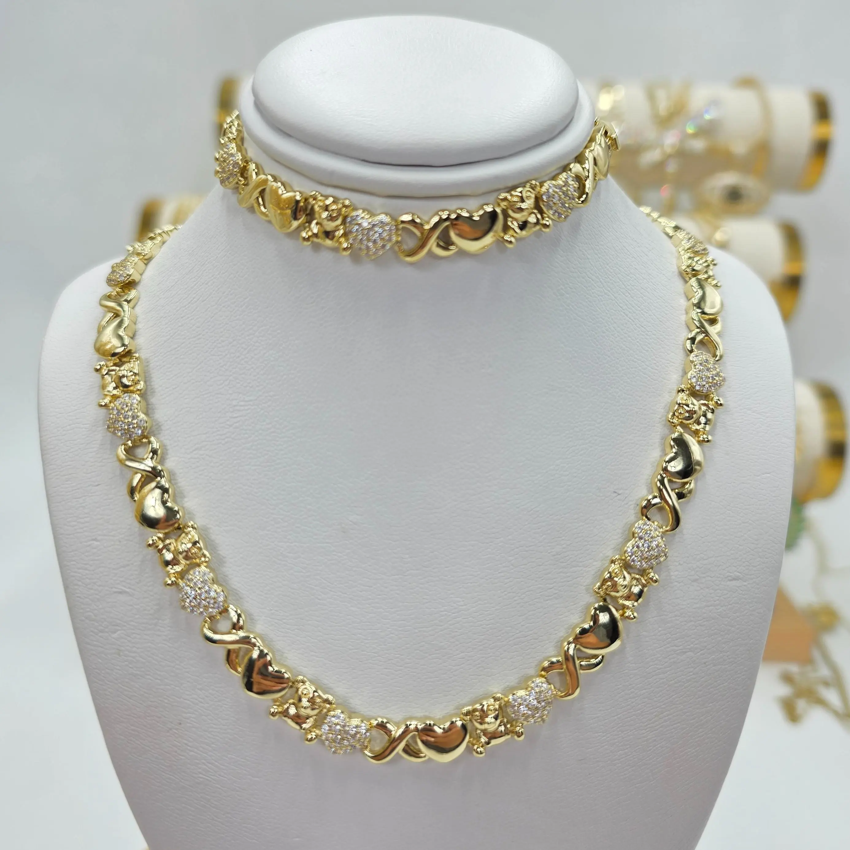 xoxo Set Collar y Pulsera de Corazones Oro Laminado 14K | Collar Ajustable 18”-20” + Pulsera 7”-7.5”