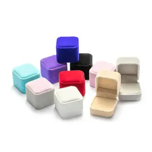 Square velvet jewelry box for engagement rings and earrings, luxury display box, portable Valentine's Day gift packaging box suitable for jewelry wholesale use