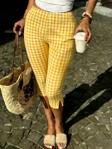Stylish Women's Yellow Plaid Capri Pants, Stretchy Mid-Length Calf Pants, Perfectly Suited for Casual Outings and Spring/Summer Wear, Suitable for Everyday Wear and Vacations.