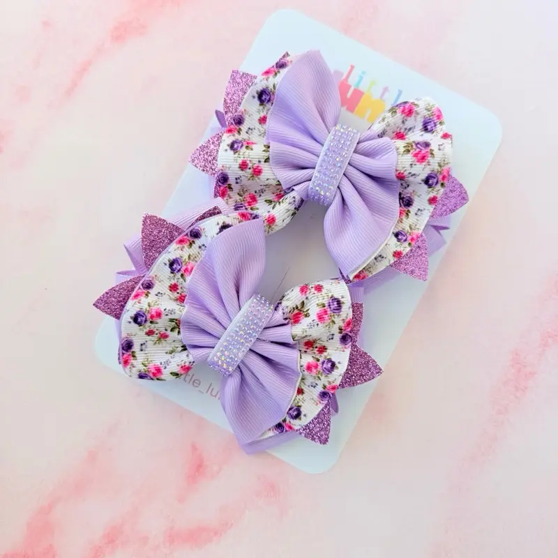 Pair of bows