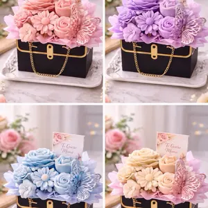 : Vela floral decorativa en base de lujo | Regalo para mamá    Luxury floral candle arrangement | Perfect gift for mom