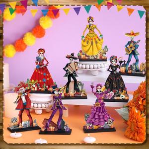 This eight-piece Day of the Dead table decoration set includes a wooden Day of the Dead altar centerpiece, dancing couple figurines, a sugar skull decoration, and a detachable Mexican-style table card, perfect for party decorating.