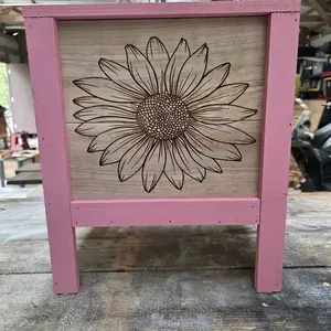 Cedar Sunflower planter box Cedar Sunflower planter box