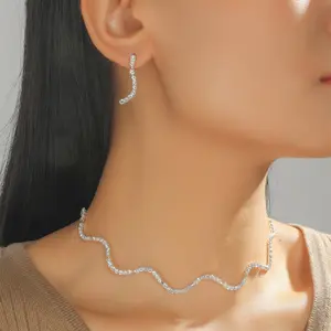 UniMoiss Shimmering Curve Jewelry Set Wavy Necklace Stud Earrings Birthday Wedding Engagement Anniversary Valentine's Day Gift Daily Wear