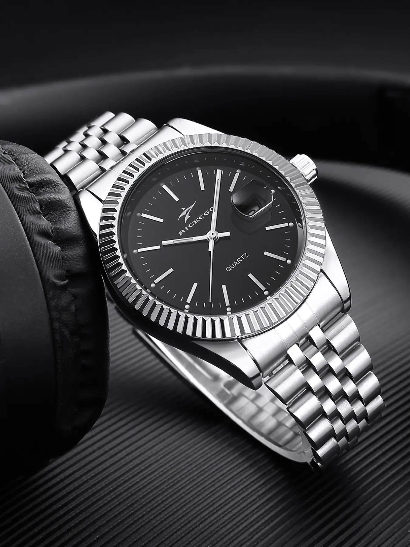 Men's classic business steel strip quartz watch with five bead linked list and gear ring design, calendar function, silver plate, simple and versatile, suitable for gift giving and personal use, Analog Quartz Watch