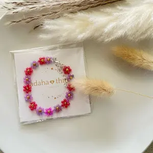Handmade Beaded Daisy Bracelet - Fashion Accessory for Women