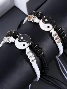 A pair of hand woven Oriental Tai Chi bracelets are suitable for daily couples to go out on the street. They can also be used as gifts for romantic festivals such as Memorial Day to convey classic and unique love, Trendy Fashionable Accessories.