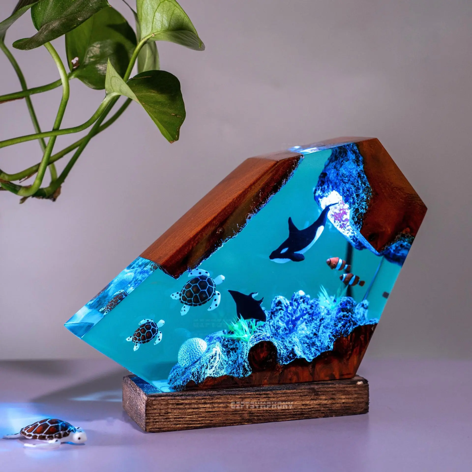 Handmade 3D Illusion Sea Turtle Ocean Resin Lamp - USB Port Night Light with Variable Lights, Nightstand/Desks/Bookshelves Kids Room Home Decor Figurine, Soft Glow Gift for Ocean Themed Stuff Enthusiasts