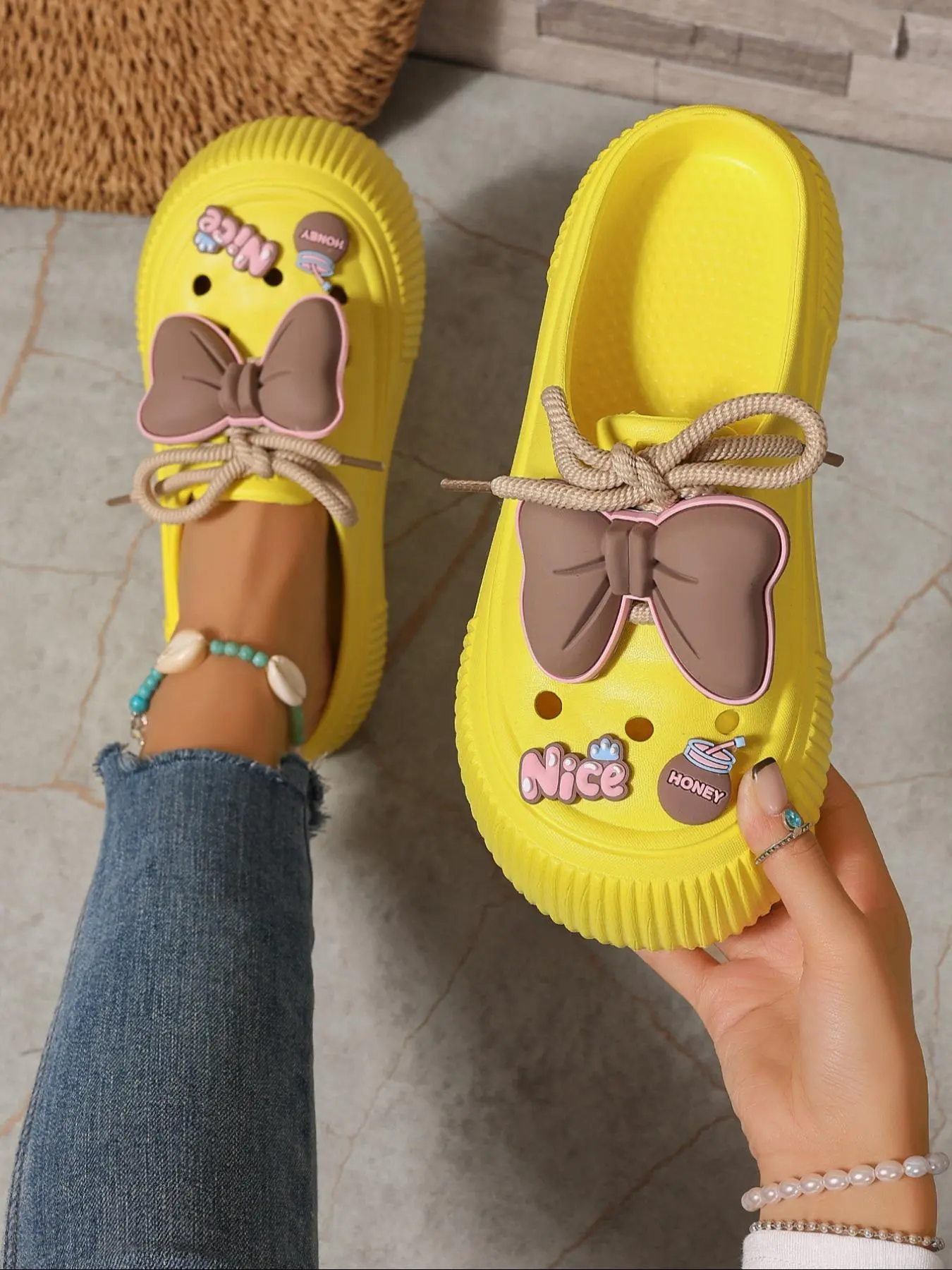 Women's Cute Cartoon Bowknot Design Clogs, Round Toe Slippers, Casual Comfortable Non-Slip Clogs for Summer, Lightweight Breathable Shoes for Beach & Outdoor Wear