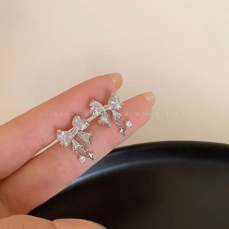 Bow-shaped Cubic Zirconia Stud Earrings for Women Niche Design Fashionable Elegant Trendy Accessories Sparkling Effect