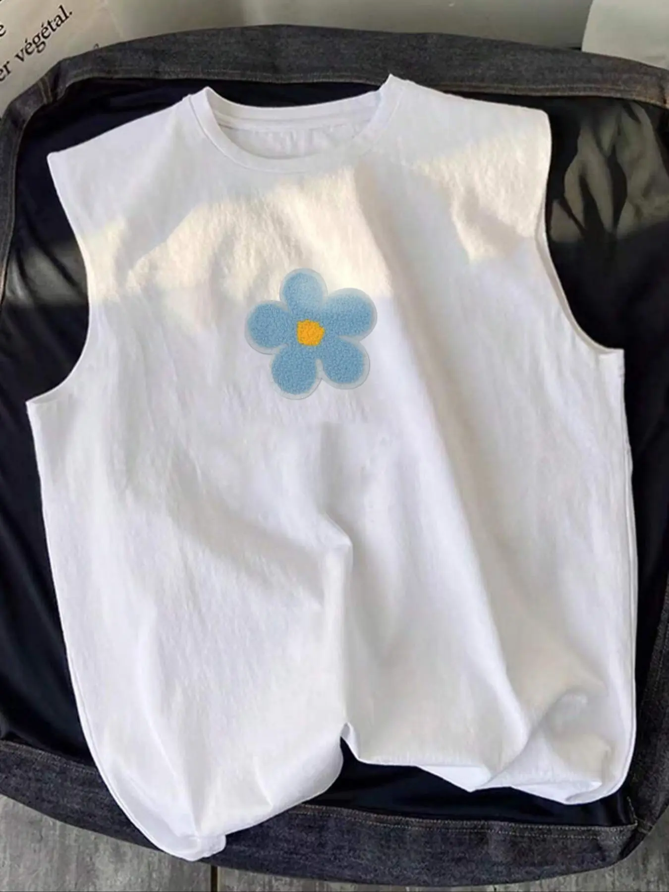 Men's Daisy Flower Embroidery Tank Top, Tank Shirt, Vest Top, Regular Fit Casual Sleeveless Top for Outdoor Daily Wear, Men's Clothes for Summer, Menswear, Socks