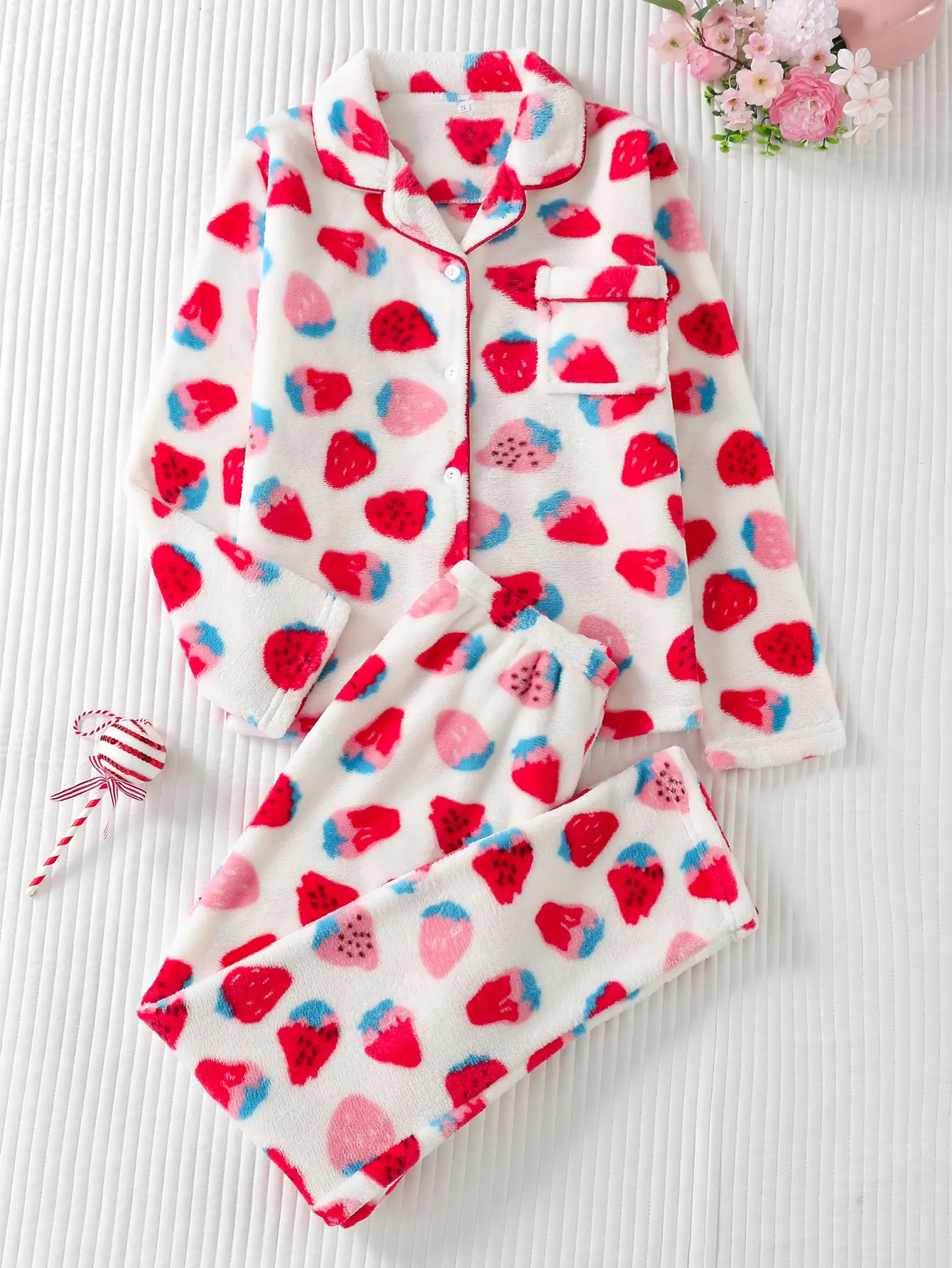 Women's strawberry print pajama set - Two-piece fleece home wear, including long-sleeved button-up top and long pants, women's pajamas, long-sleeved, women's pajama set, flannel
