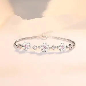 New Fashion Light Luxury Diamond Pink Flower Bracelet Simple and Sweet Temperament Creative Hand Accessories with Any Clothing