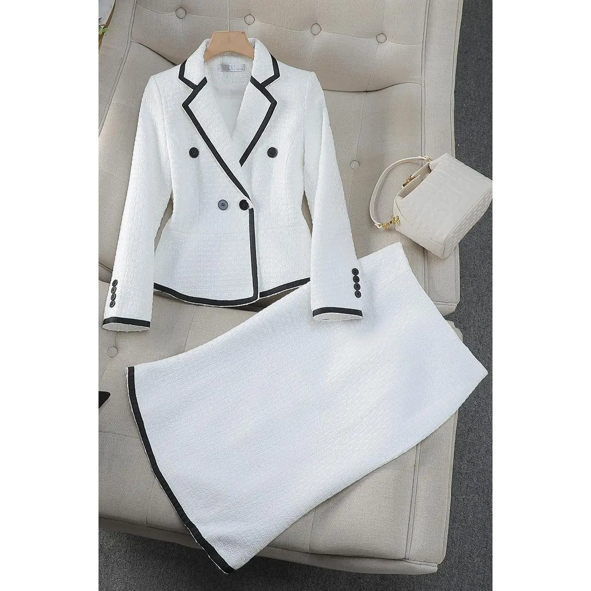 9532 white suit+skirt