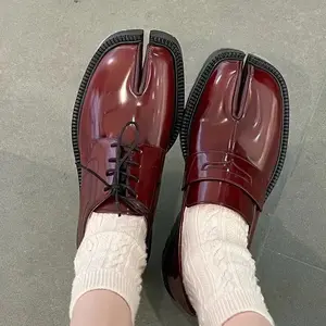 Split Toe Horse Shoe for Men's Thick Sole Loafers Shoes Tabi Shoes Patent Leather Korean Version Trend Casual Shoes 2024 Brand