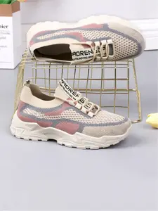 Women's casual sports shoes, breathable, lightweight, comfortable and fit the foot shape, thick sole with strong and strong support, contrasting color design for daily versatility, preferred for daily commuting and casual wear