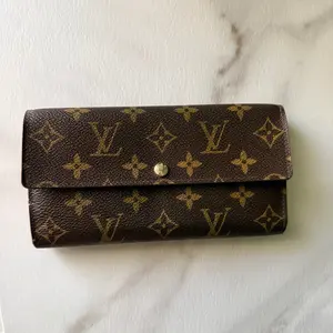 Pre-owned Louis Vuitton FINAL SALE Small Leather Goods Sarah Wallet