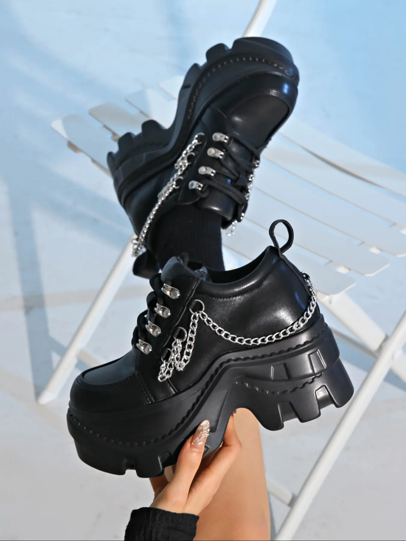 New Cool Dark Style Thick Sole Leather Shoes for Women, Chain Decoration Platform Lace-Up Single Shoe, Fashionable and Comfortable Footwear, Platform Walking Shoes, Chunky Sole, Casual Trendy Trainers, Trending Sneakers, Thick Soled Shoes