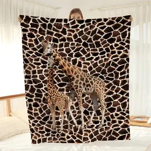 Luxurious Giraffe Print Flannel Blanket - Cozy, All-Season Polyester Throw with Vivid Animal Design for Home Decor & Warmth