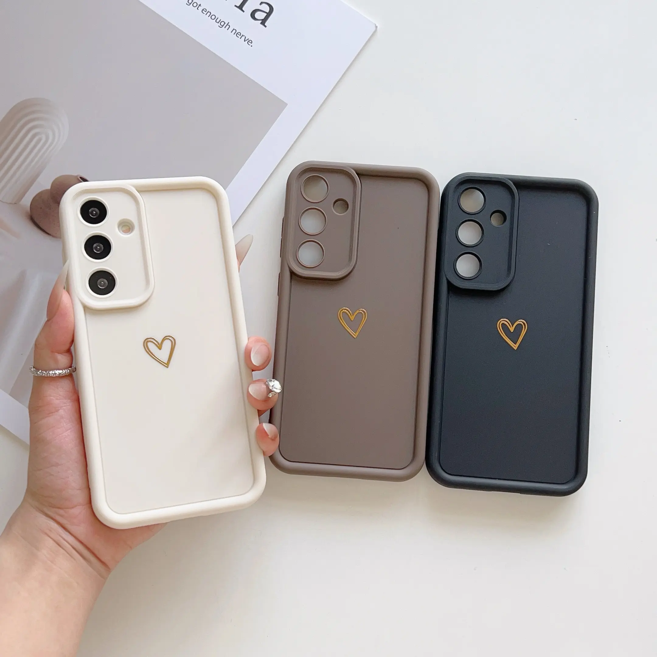 Simple heart-shaped pattern phone case, matte soft full coverage, suitable for Samsung S26、S26PLUS、S26ULTRA、S25、S25PLUS、S25ULTRA、S24、S24FE、S24PLUS、S24ULTRA、A54、A53、A52、A36、A35、A34、A33、A17、A16、A15、NOTE20、NOTE20ULTRA、S23、S23PLUS、S23ULTRA、S22