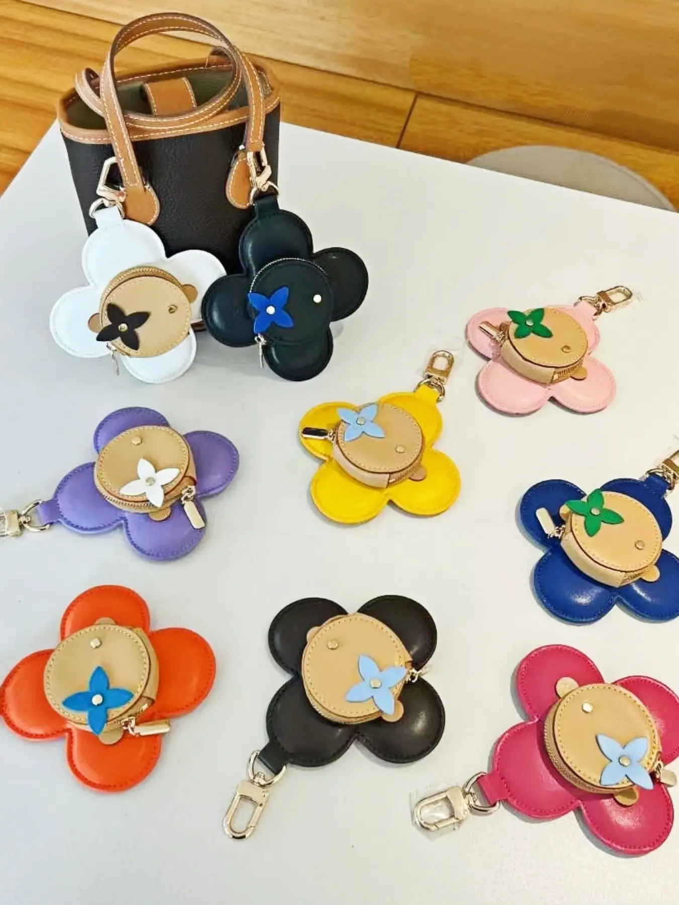 Mini Bag Charm New Arrival Luxury Sunflower Keychain, Keychain Charms, Key Accessories, Cute Keychains, Unique Genuine Leather Women's Bag Accessory, Elegant Handbag Decoration