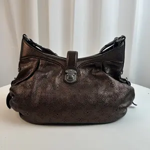 Pre-owned Louis Vuitton calfskin Shoulder Bags Mahina Solaire GM Hobo Bag