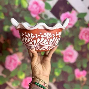 Relieve Cazuelita de 1 Litro Color Terracotta with White Decorative Bowl 1 Liter Capacity Terracotta Color Tableware Ceramic Dish