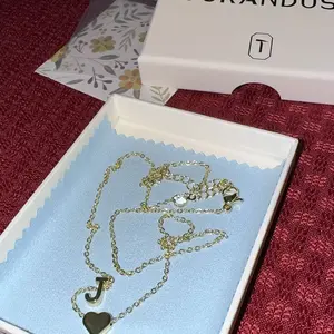 Turandoss Tiny Initial Necklaces for Women Golden Heart Letter A-Z Necklace Dainty Heart Name Necklace Personalized Initial Tag Pendant Birthday Gifts Anniversary Gifts Jewelry for Women Girls Valentine’s Day Gift SpringStatements