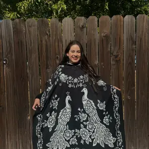 Pavoreal unisex poncho